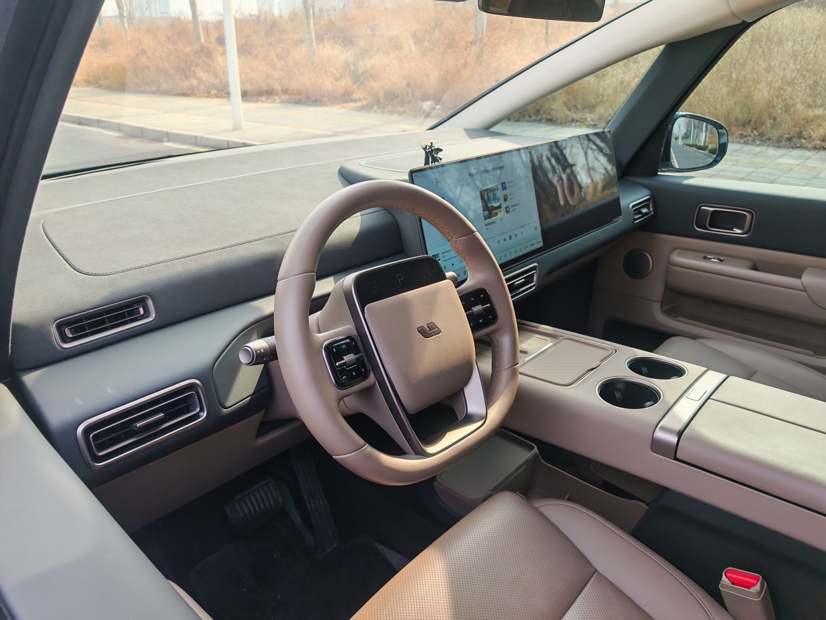 理想汽车 理想MEGA 2025 汽车图片 #14