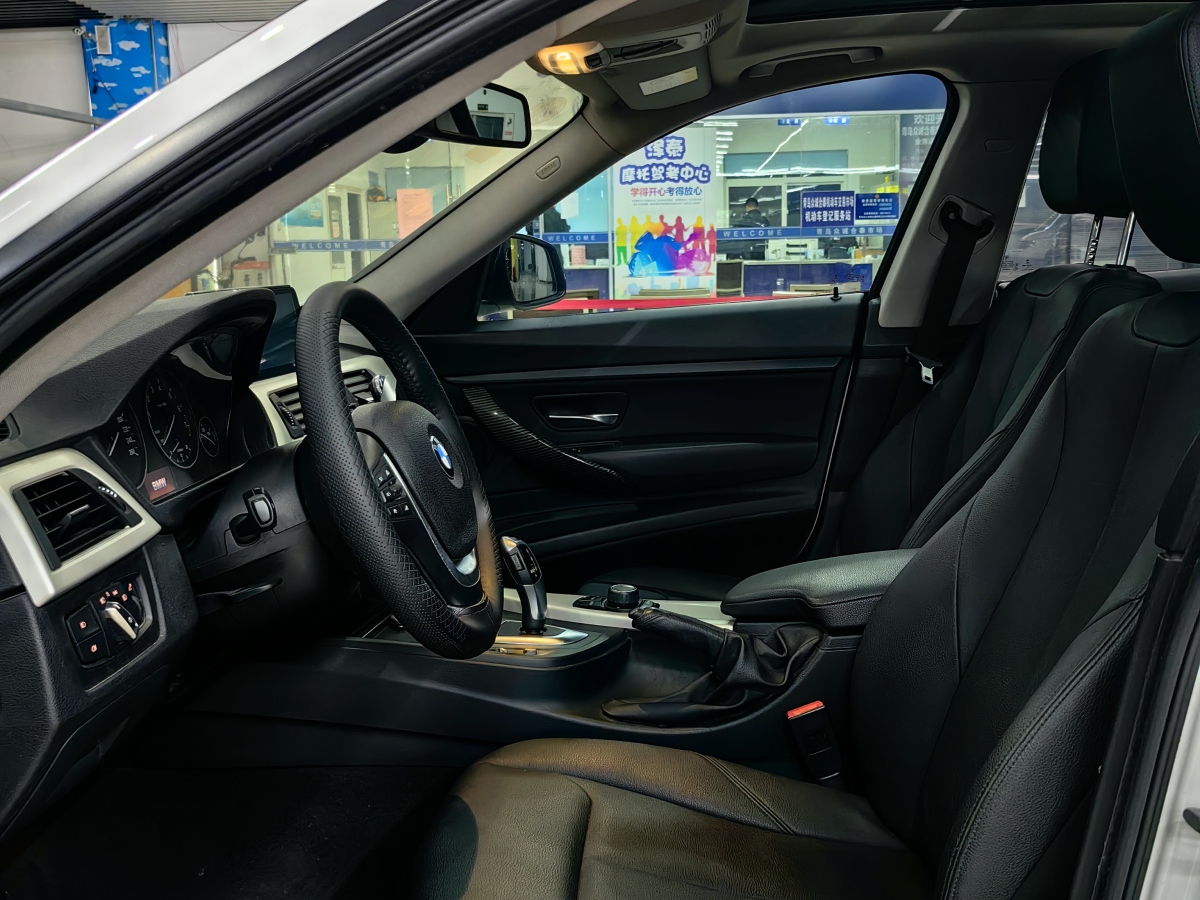 BMW 3 Series GT 2017 immagine di auto #14