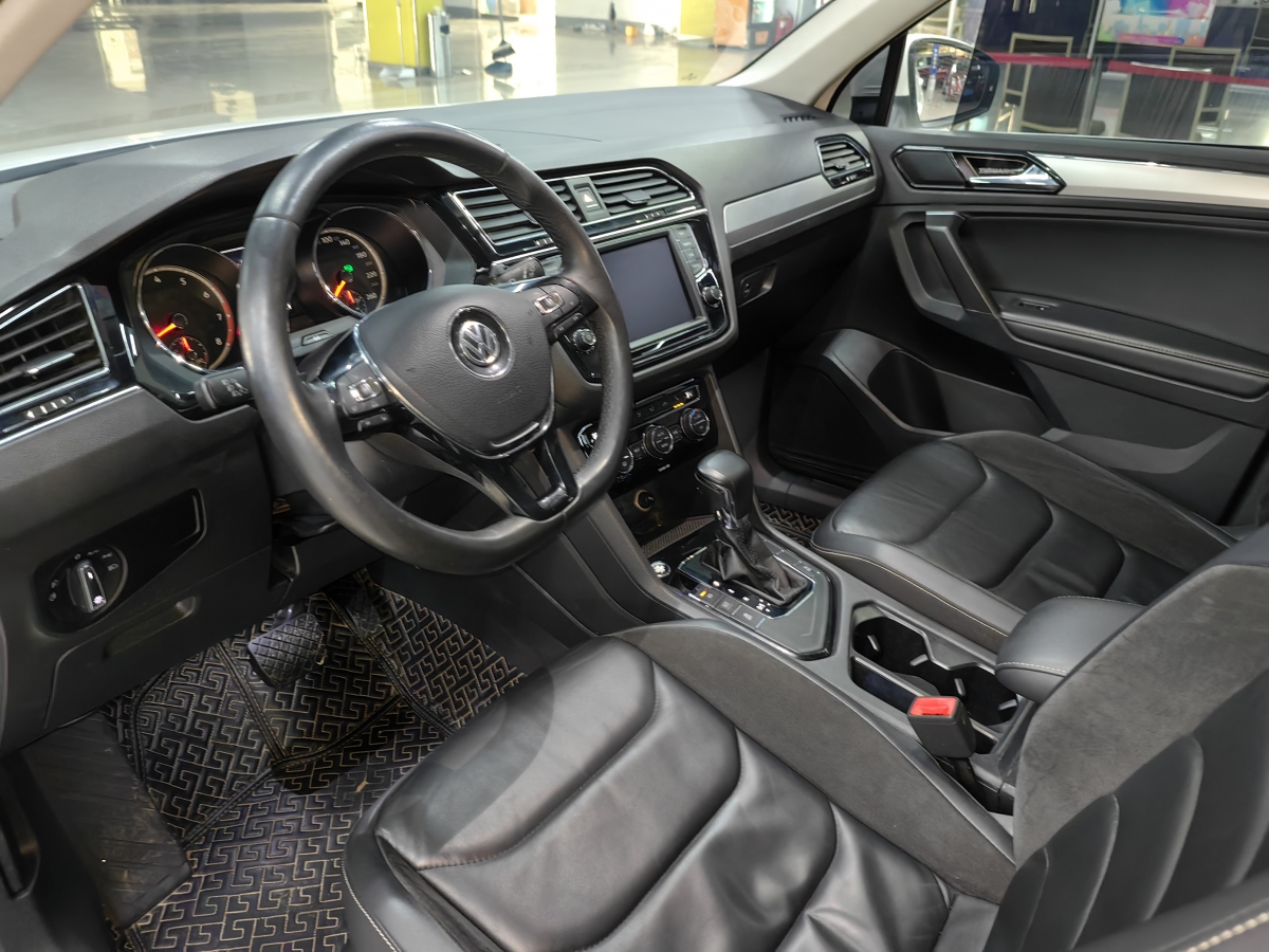 Volkswagen Tiguan L 2018 #14 Volkswagen Tiguan L 2018 car image #14