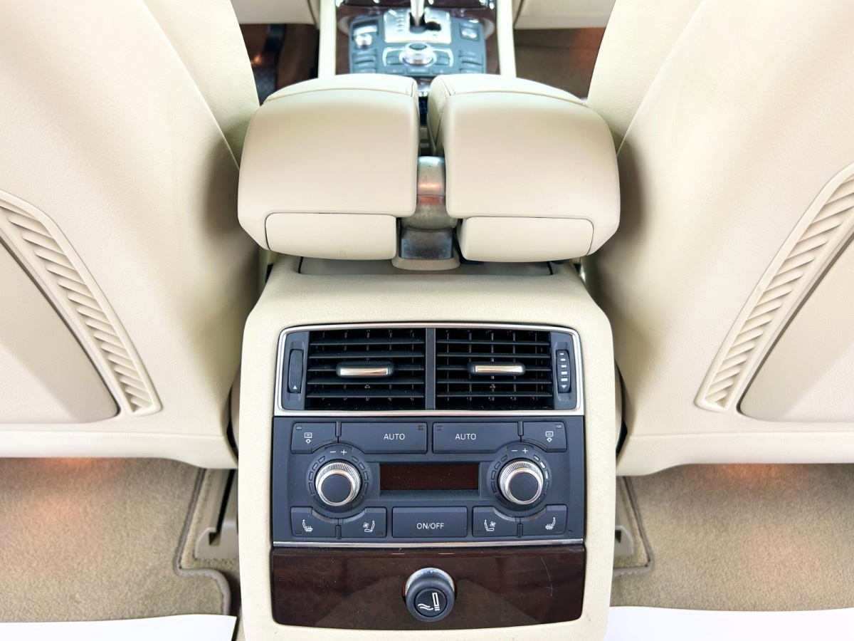 Audi A8 2008 car image #14