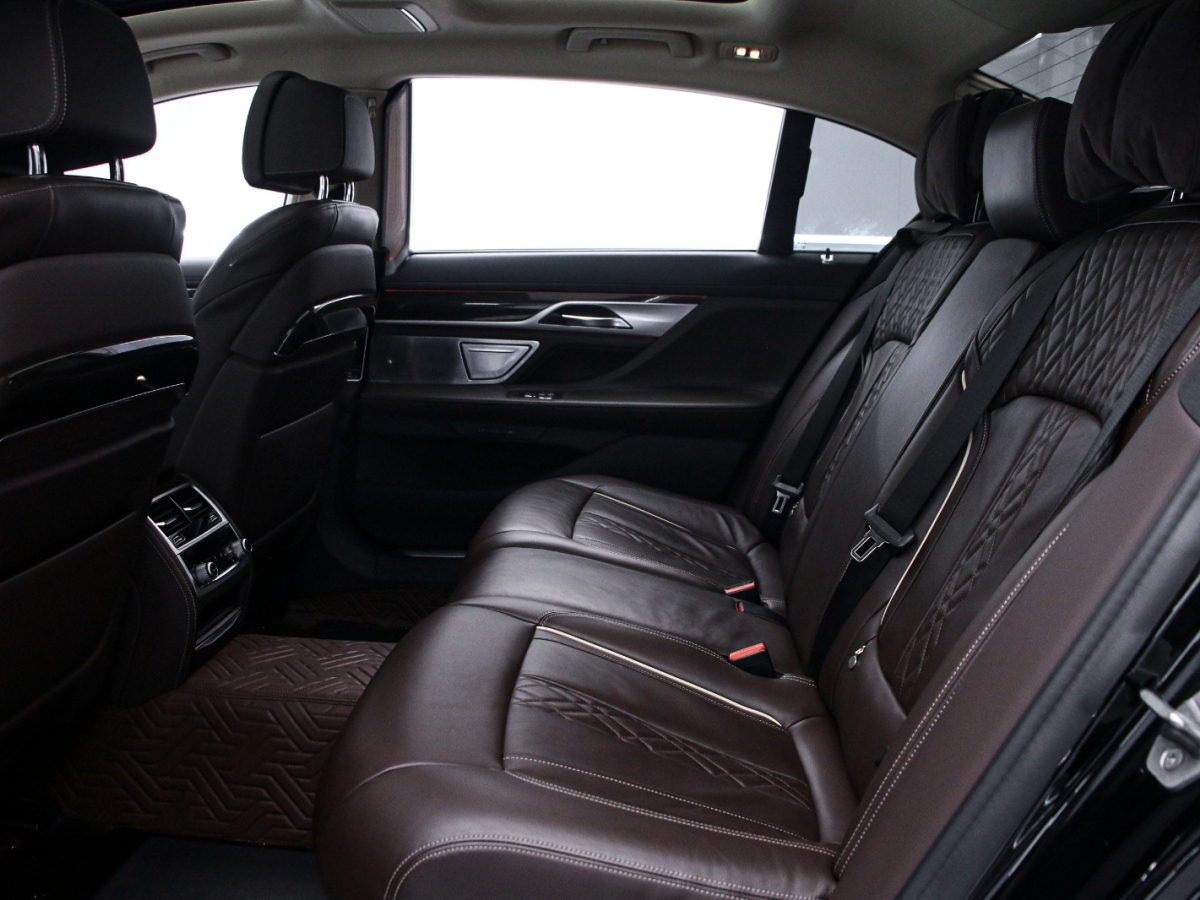 BMW 7 Series 2021 car image #14