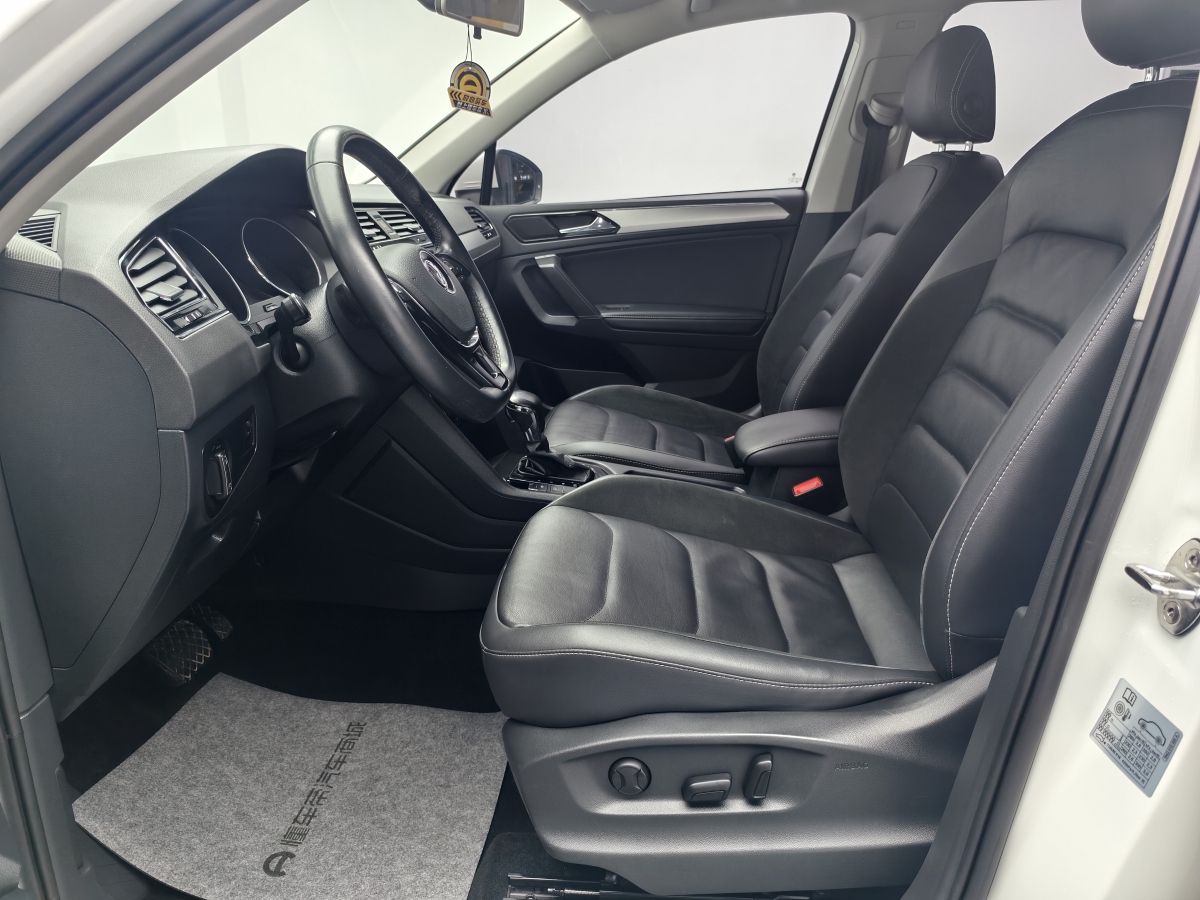 Volkswagen Tiguan L 2018 immagine di auto #14