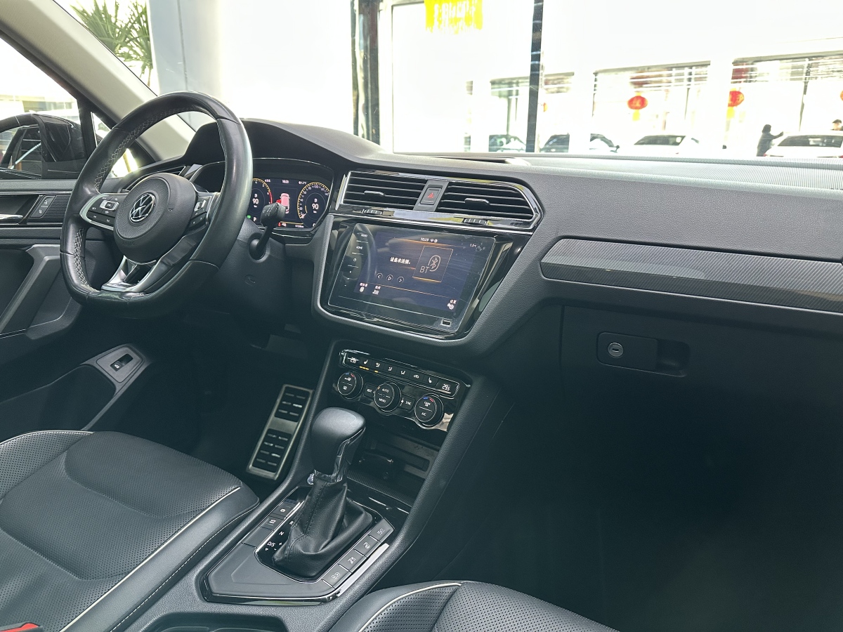 Volkswagen Tiguan L 2021 car image #14