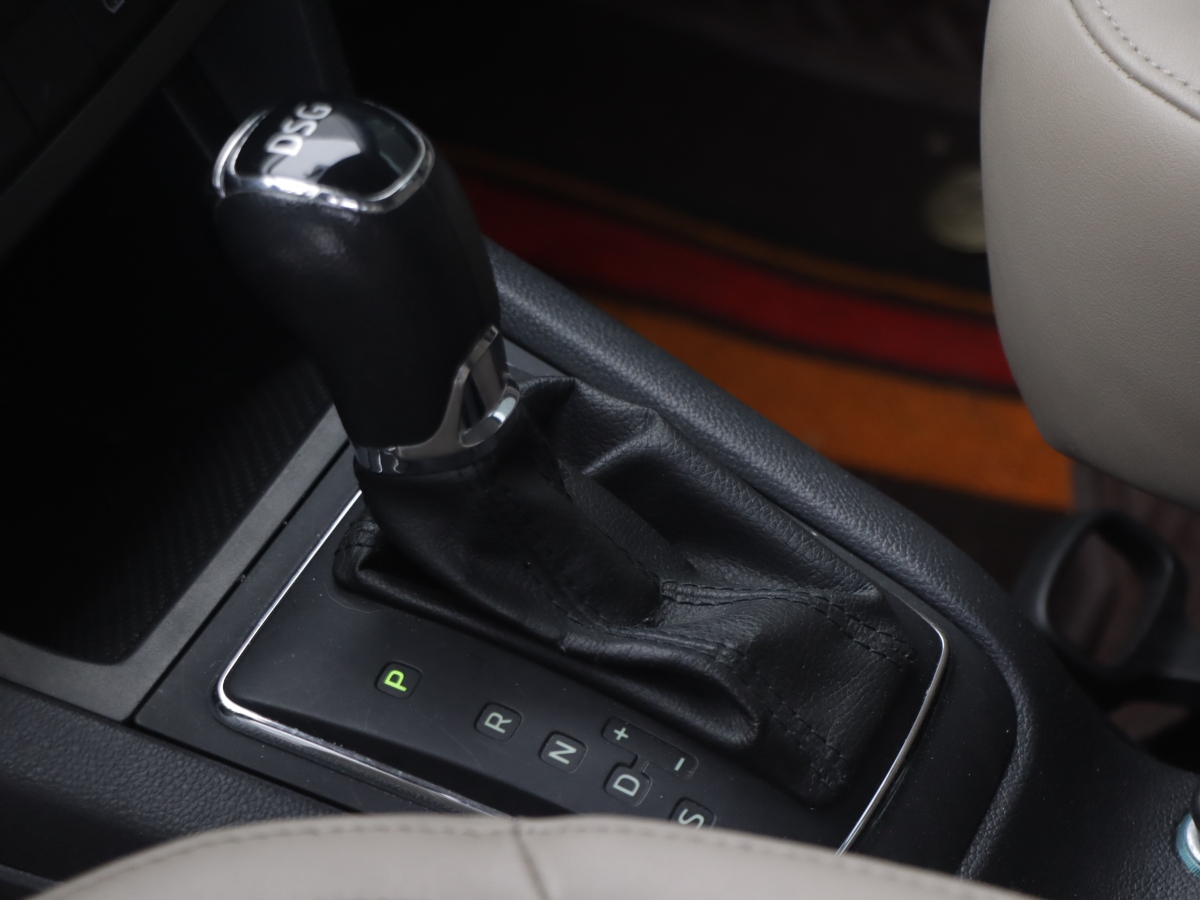 Skoda Yeti 2015 car image #14