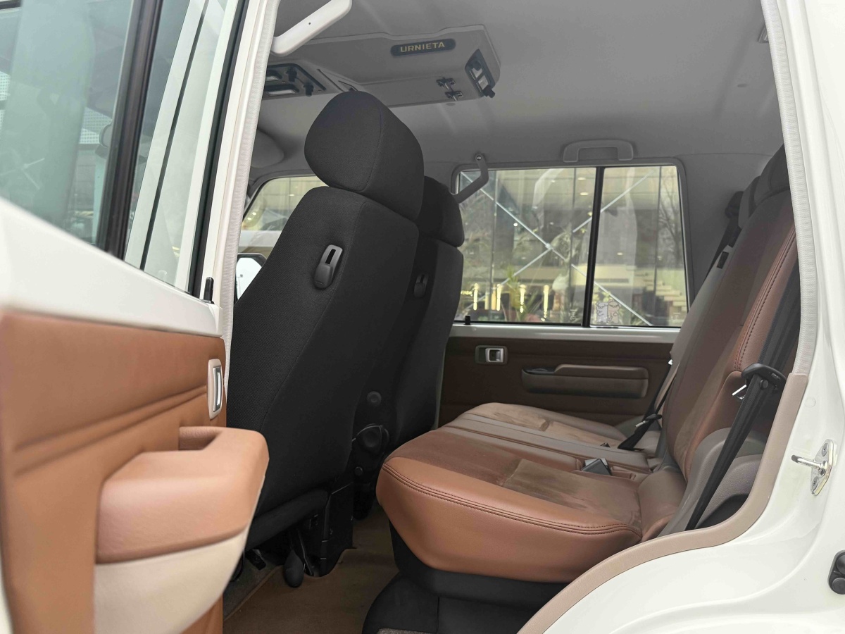 Toyota FJ Cruiser 2025 car image #14