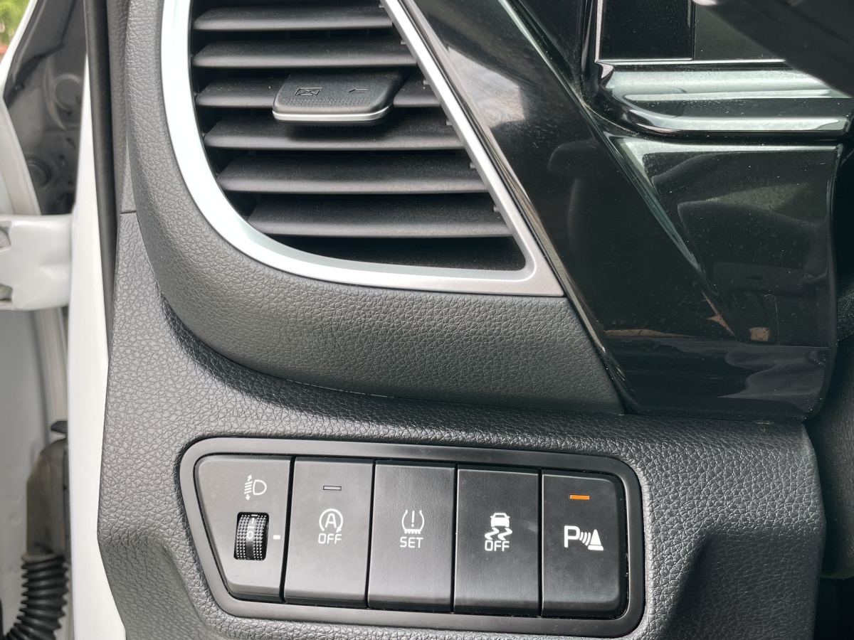 Kia Seltos 2023 imagen de coche #14