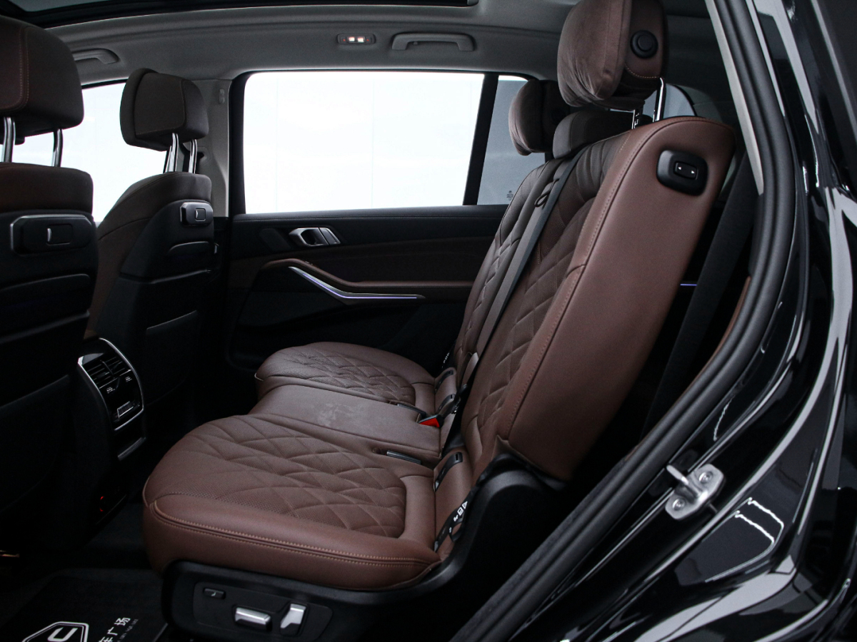 BMW X7 2025 immagine di auto #14