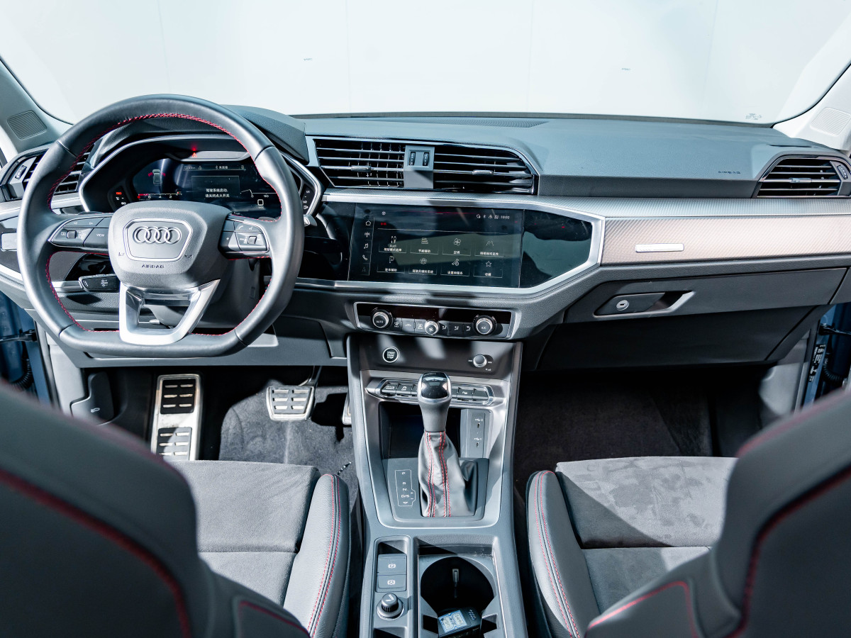 Audi Q3 2023 car image #14