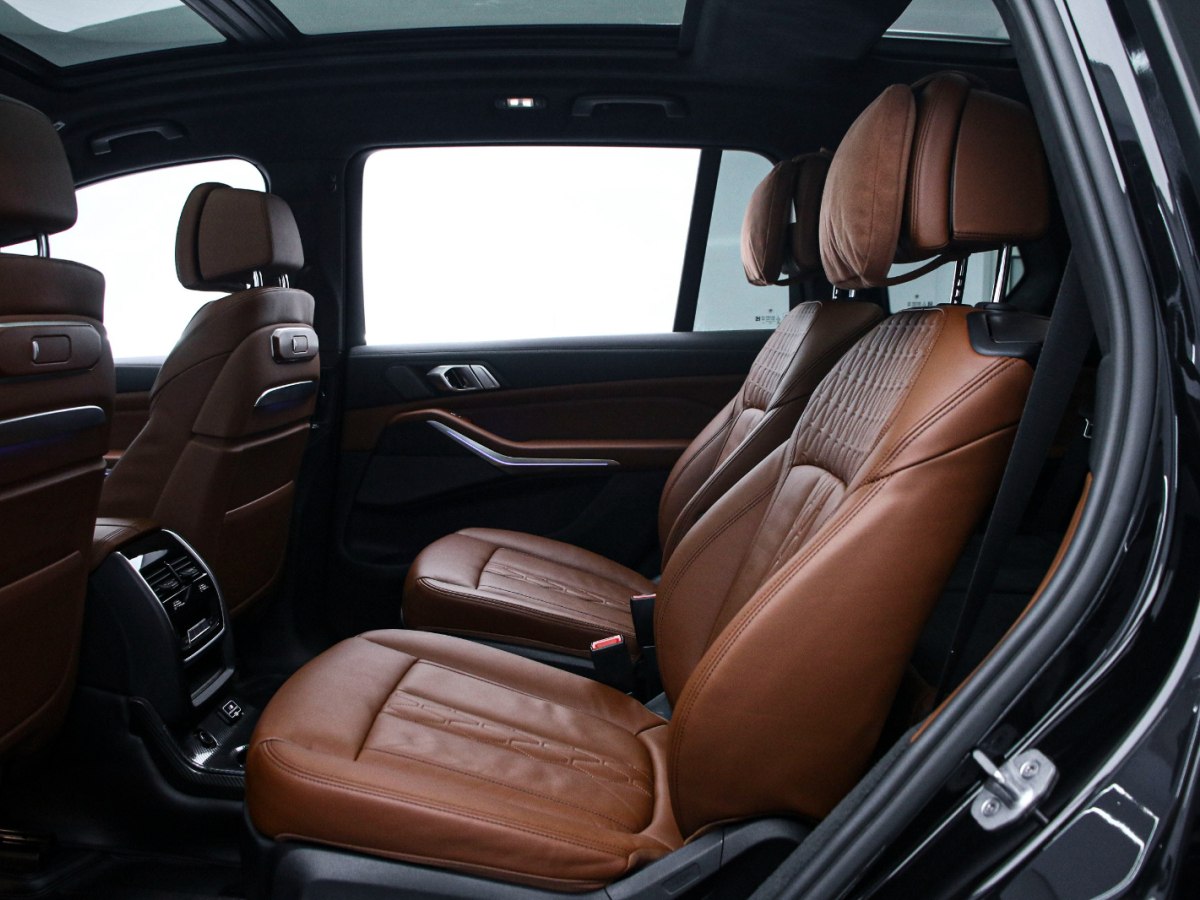 BMW X7 2023 immagine di auto #14