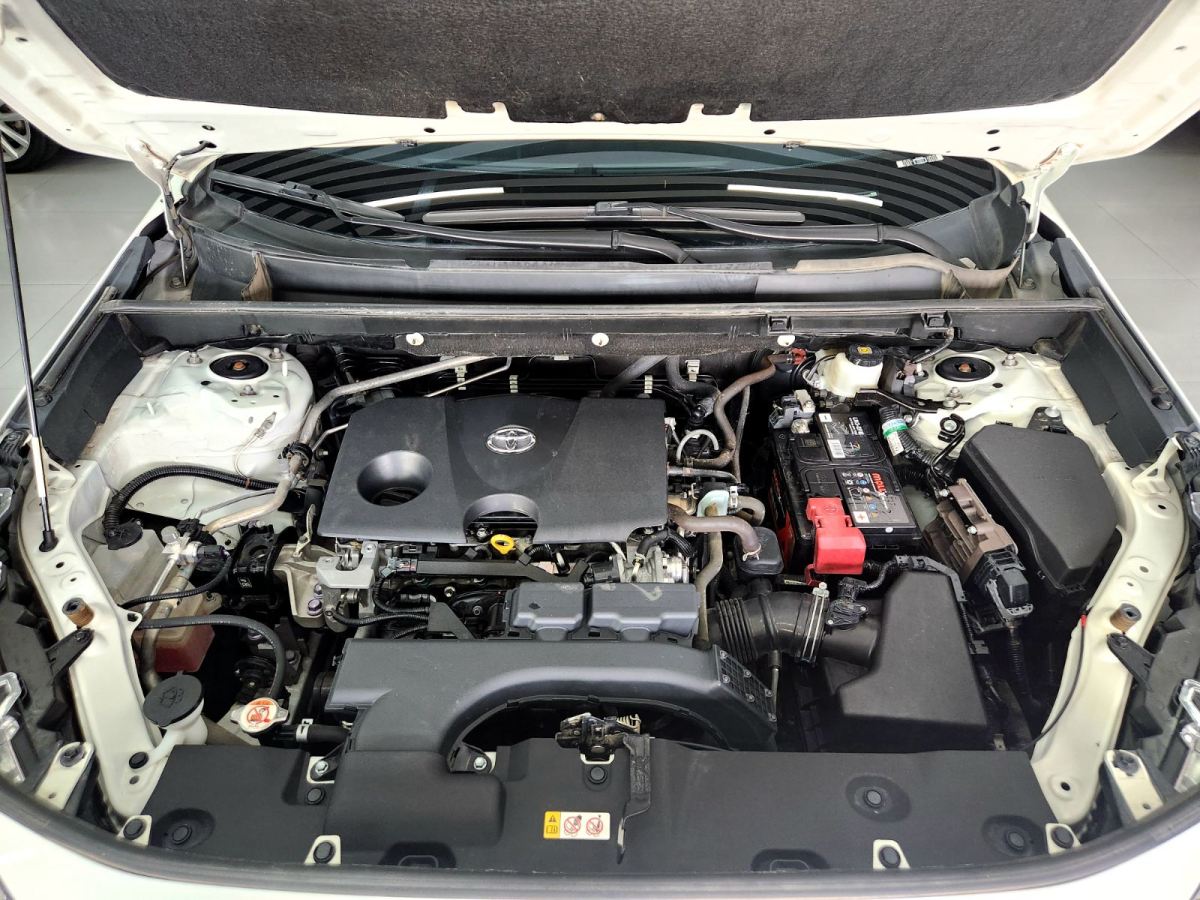 Toyota RAV4 2022 car image #14