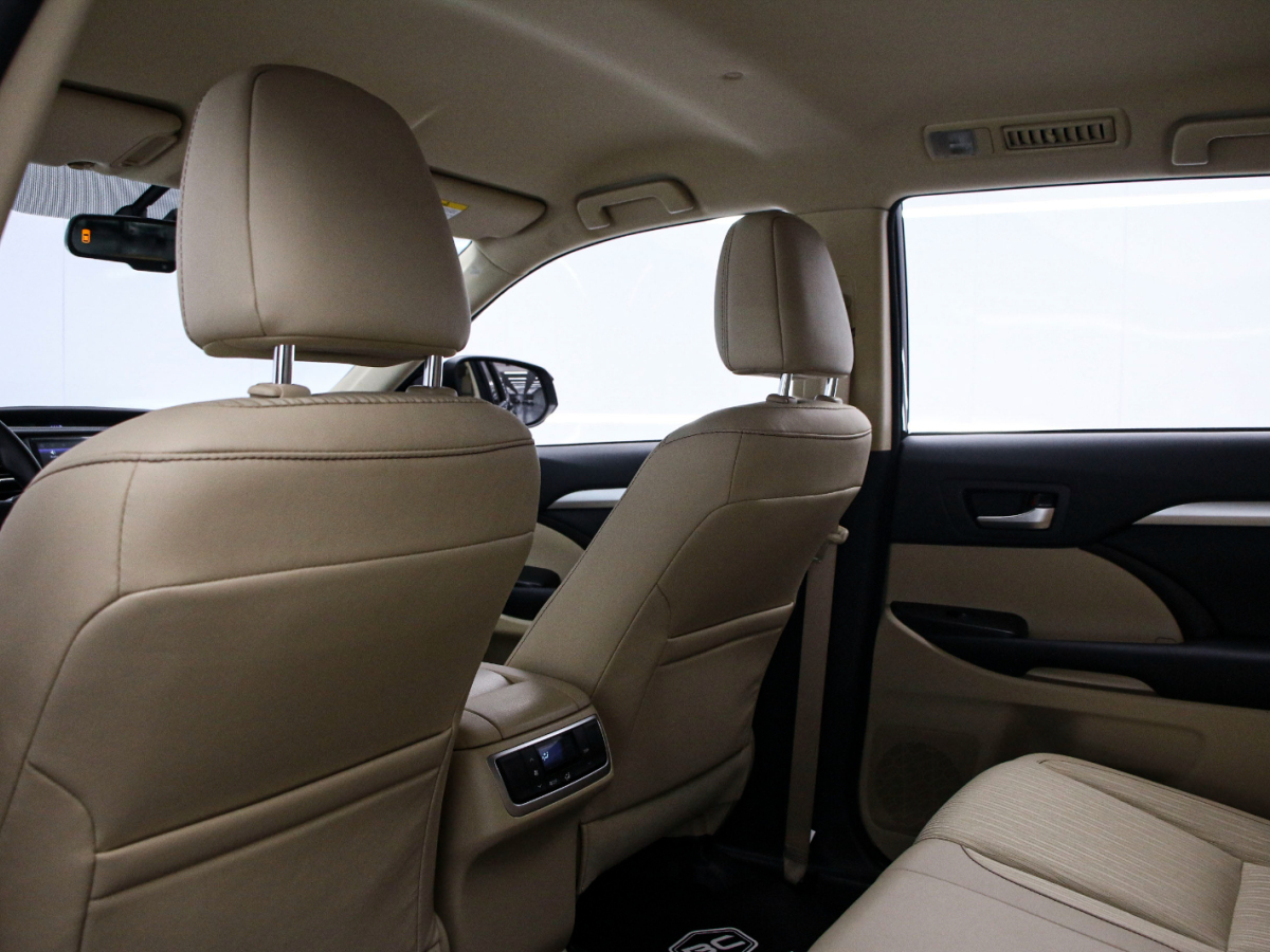 Toyota Highlander 2019 car image #14