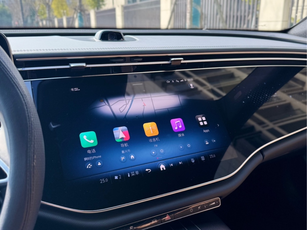 Mercedes-Benz E Class 2025 car image #14