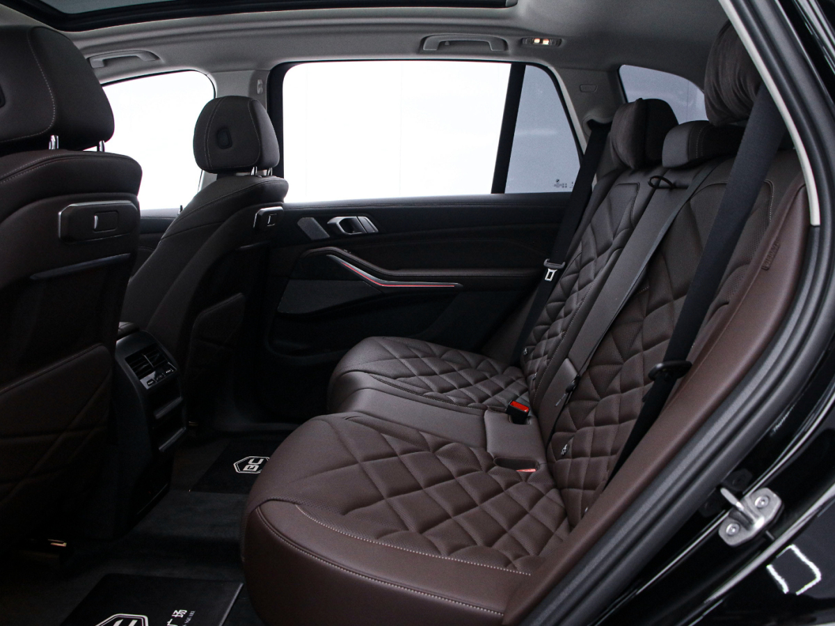 BMW X5 2025 immagine di auto #14