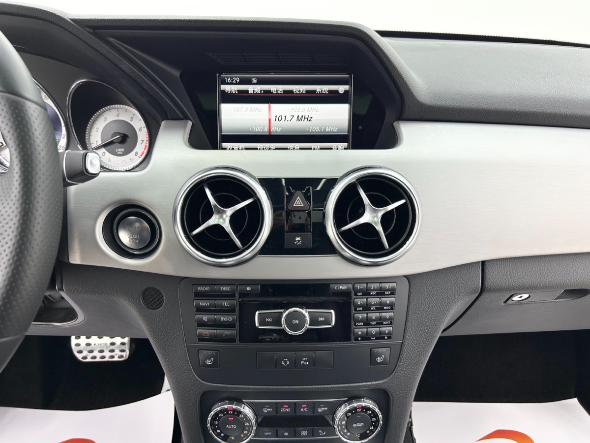 Mercedes-Benz GLK Class 2016 car image #14