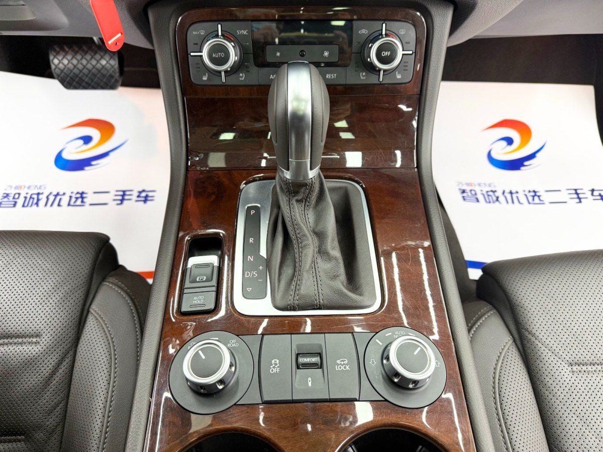 Volkswagen Touareg 2015 car image #14