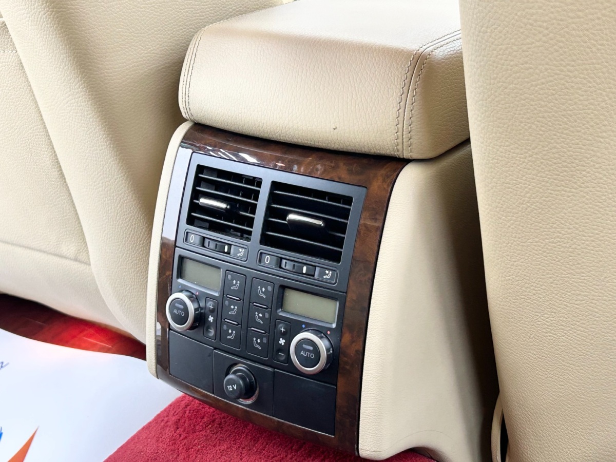 Volkswagen Touareg 2009 car image #14