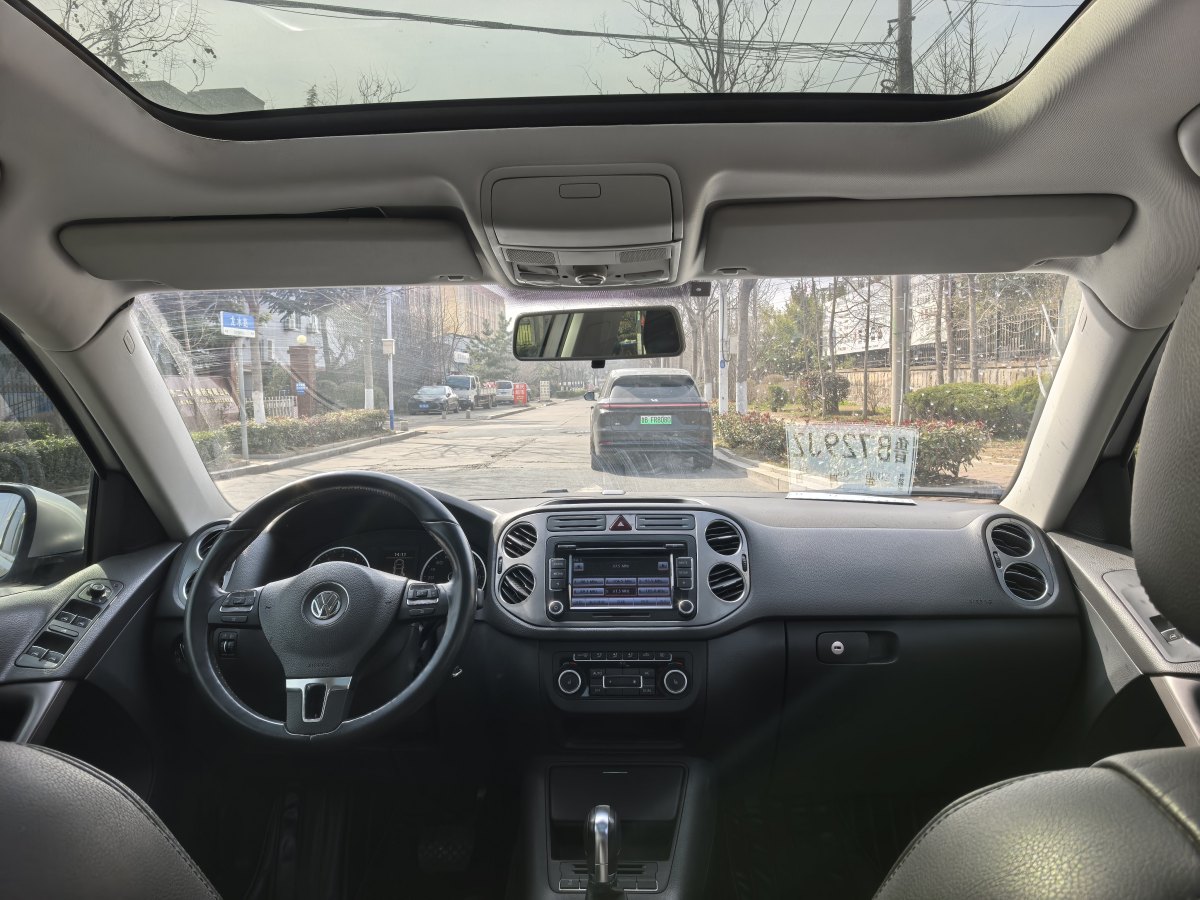 Volkswagen Tiguan 2012 car image #14