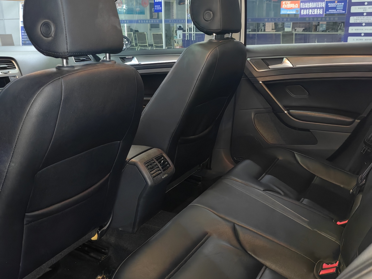 Volkswagen 2015 car image #14