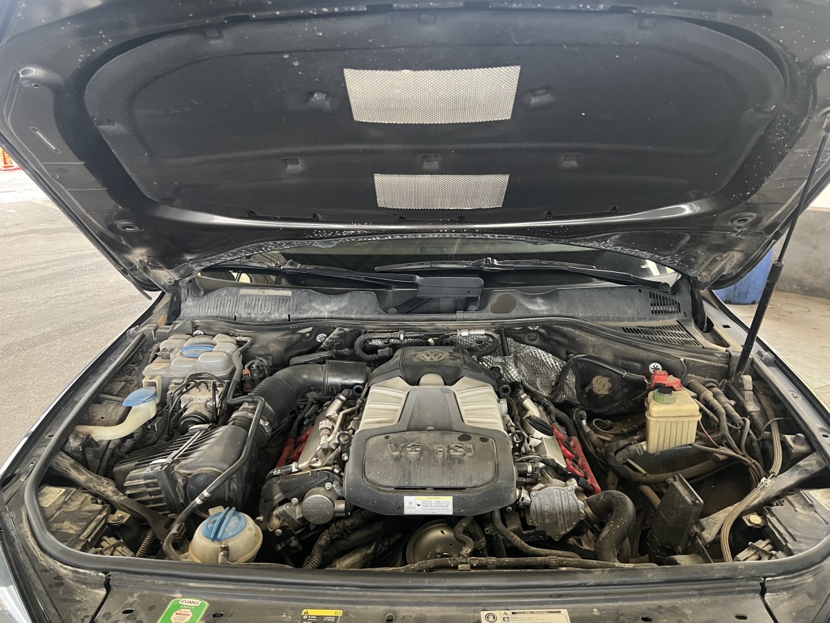 Volkswagen Touareg 2018 car image #14