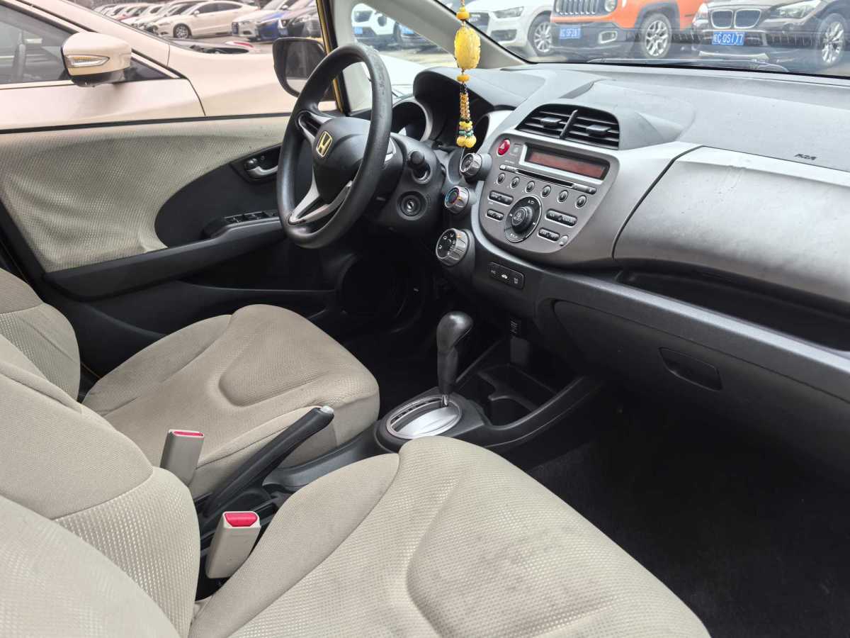Honda Fit 2011 صورة سيارة #14