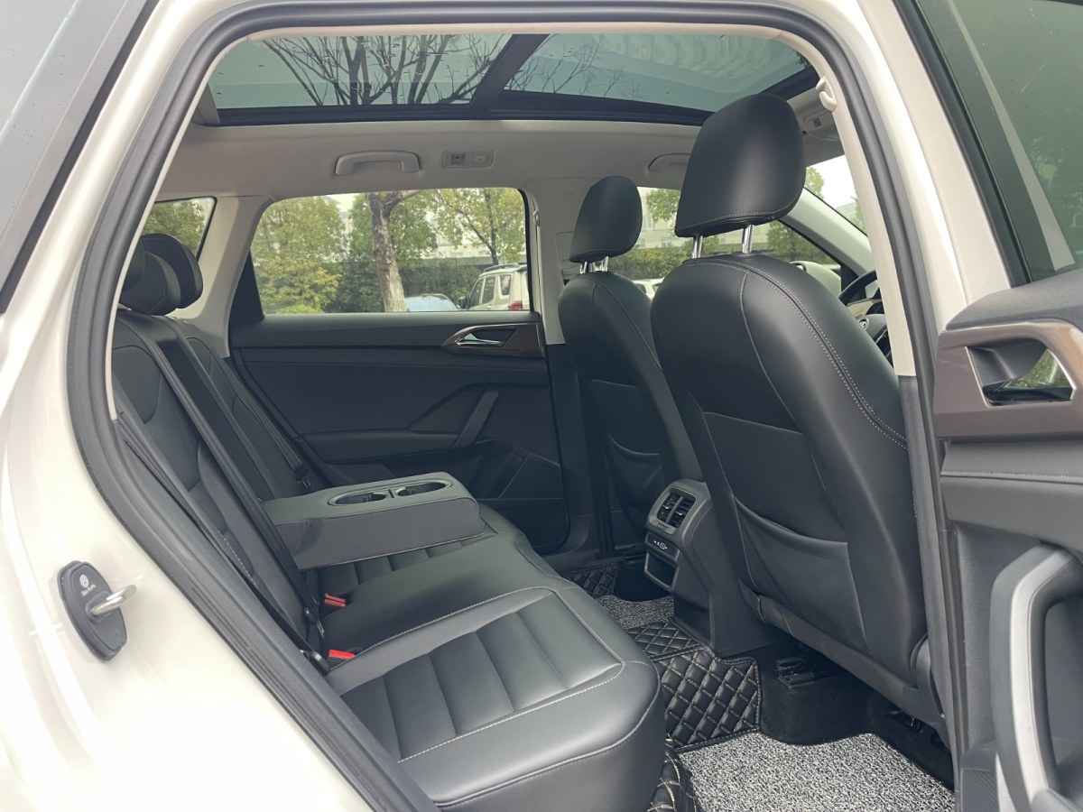 Volkswagen Tharu 2020 car image #14