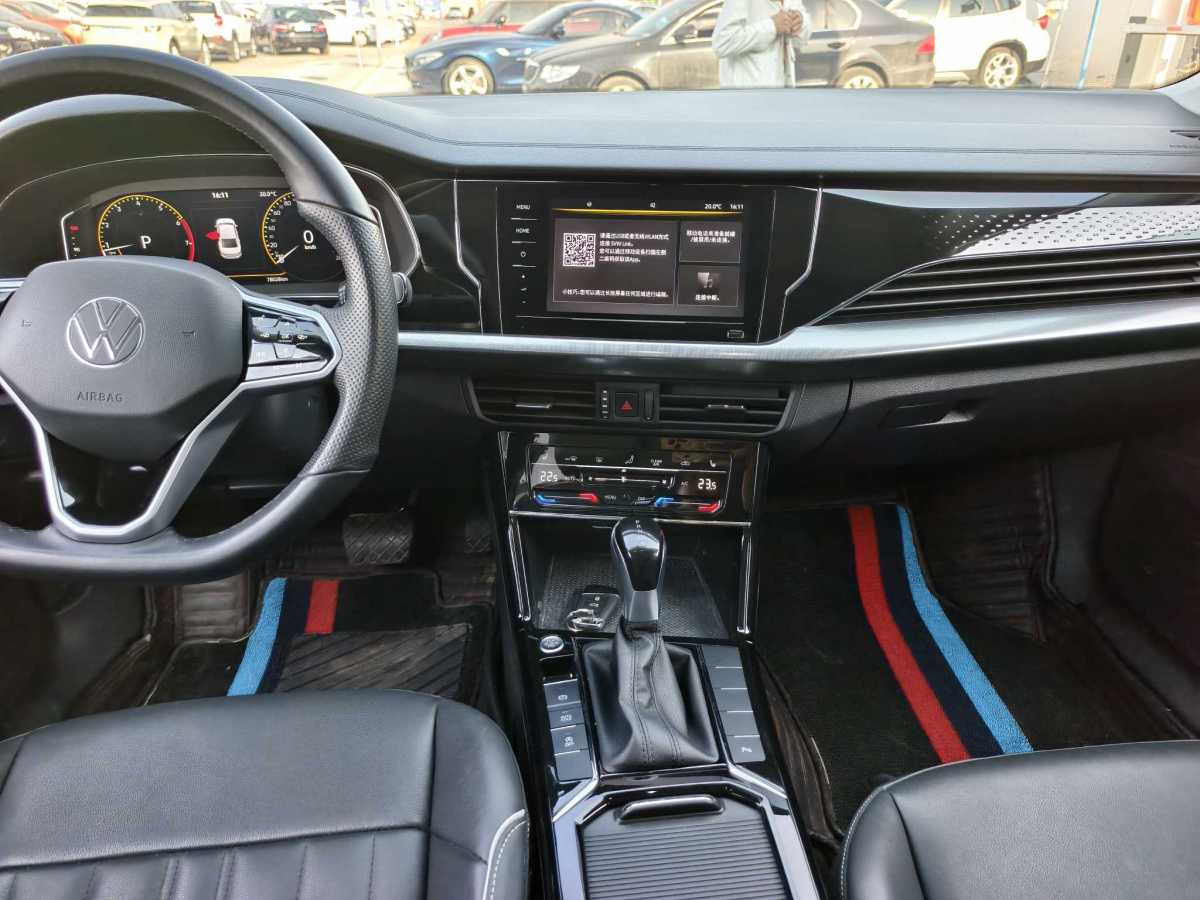 Volkswagen Passat 2023 car image #14