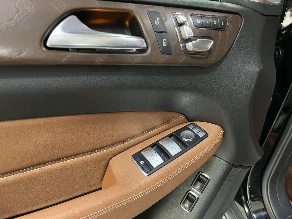 Mercedes-Benz GLS Class 2016 car image #14