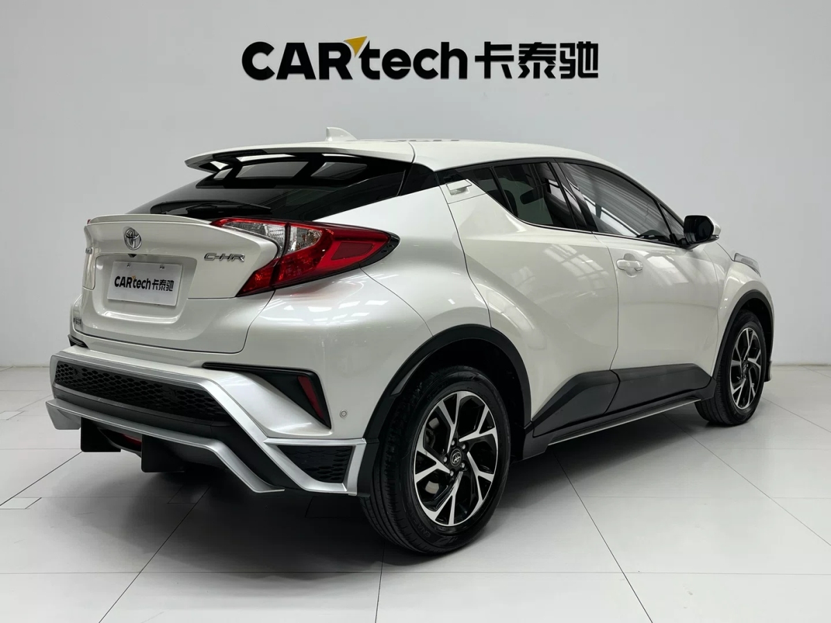 Toyota C-HR 2018 car image #14