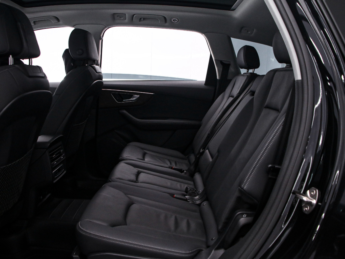 Audi Q7 2024 صورة سيارة #14