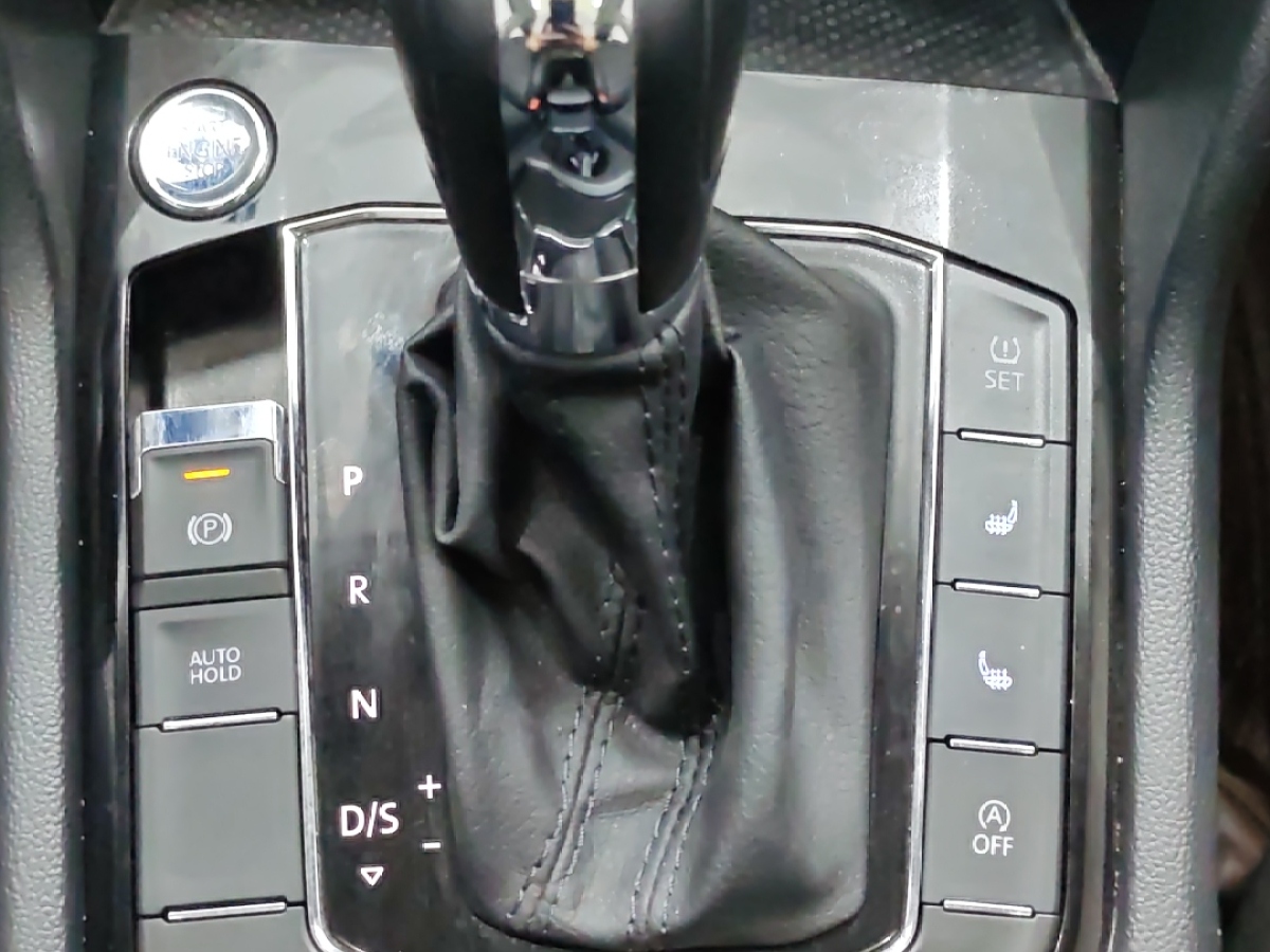 Volkswagen 2023 car image #14