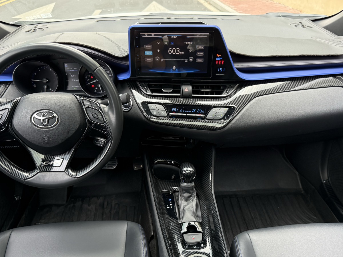 Toyota C-HR 2020 car image #14