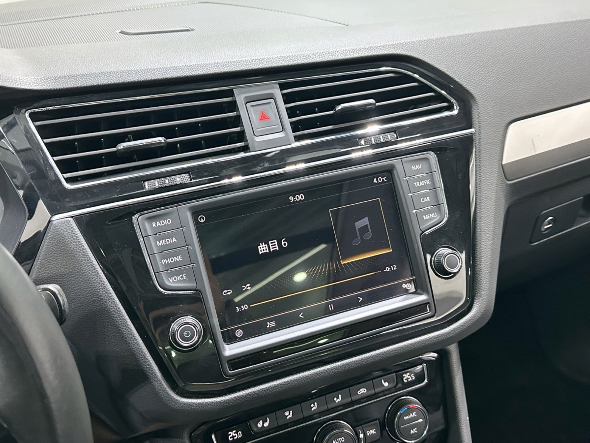 Volkswagen Tiguan L 2017 car image #14