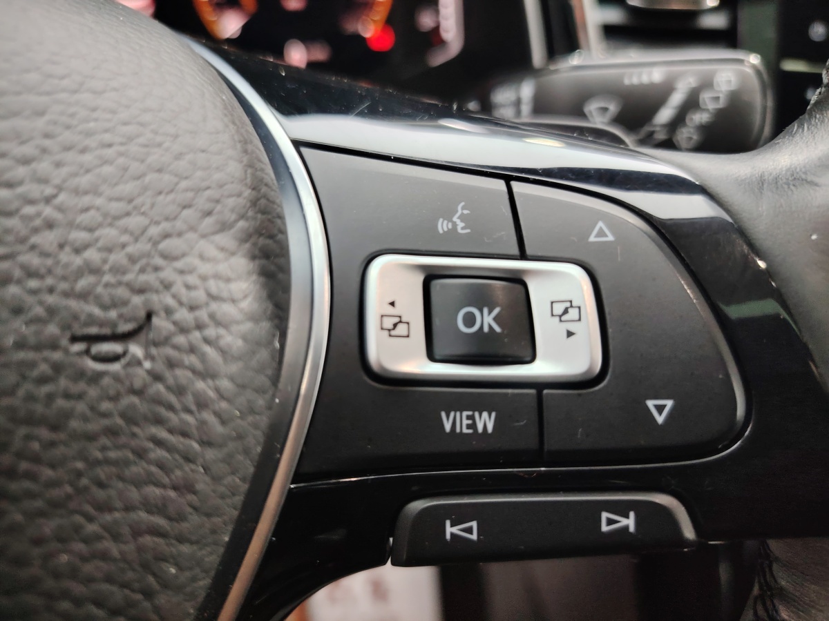 Volkswagen T-Roc 2022 car image #14