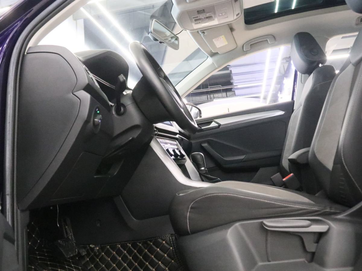 Volkswagen T-Roc 2019 car image #14