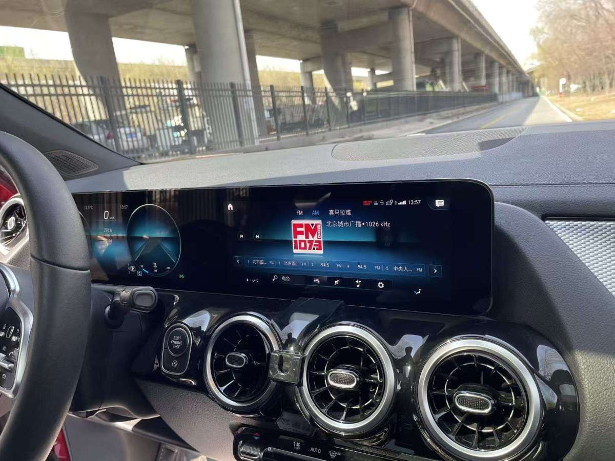 Mercedes-Benz GLA Class 2023 car image #14