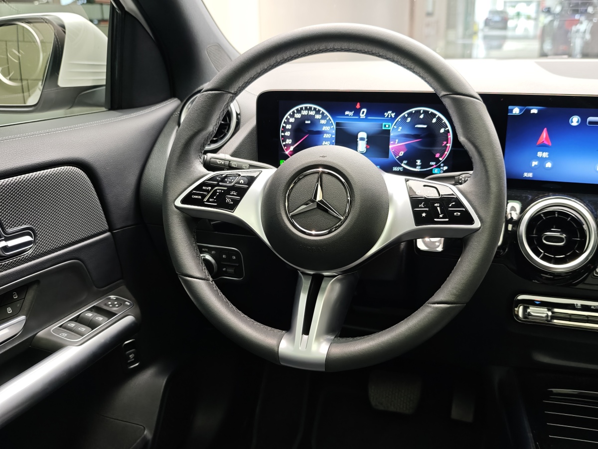 Mercedes-Benz 2024 car image #14