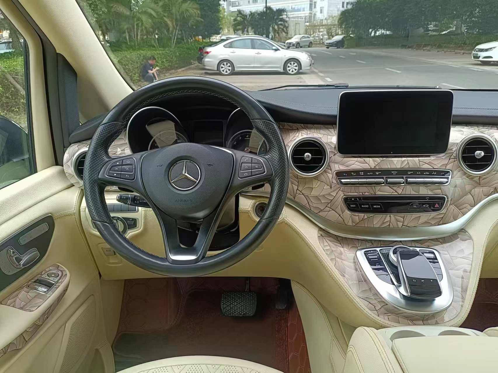 Mercedes-Benz V Class 2020 #14 Mercedes-Benz V Class 2020 car image #14