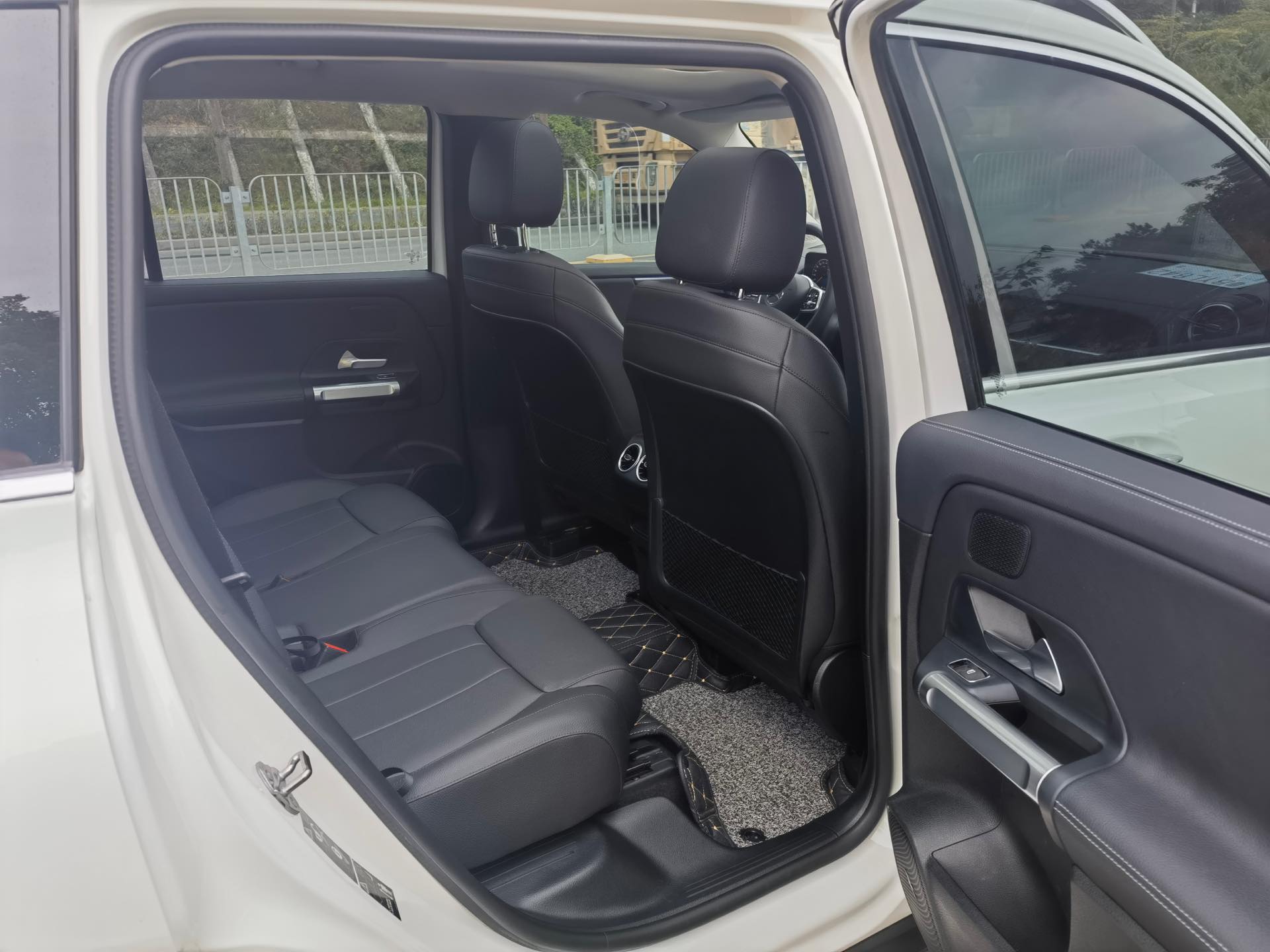 Mercedes-Benz GLB Class 2020 #14 Mercedes-Benz GLB Class 2020 car image #14