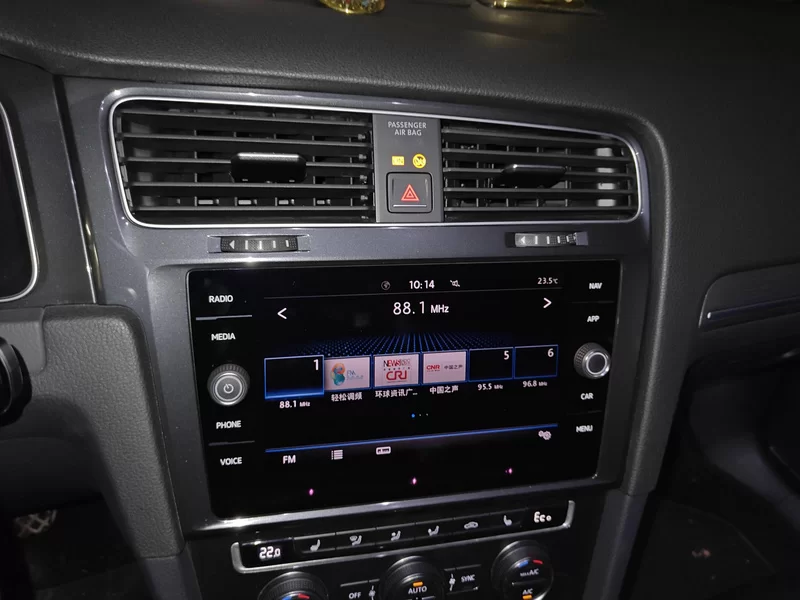 Volkswagen Golf Pure Electric 2018 car image #14