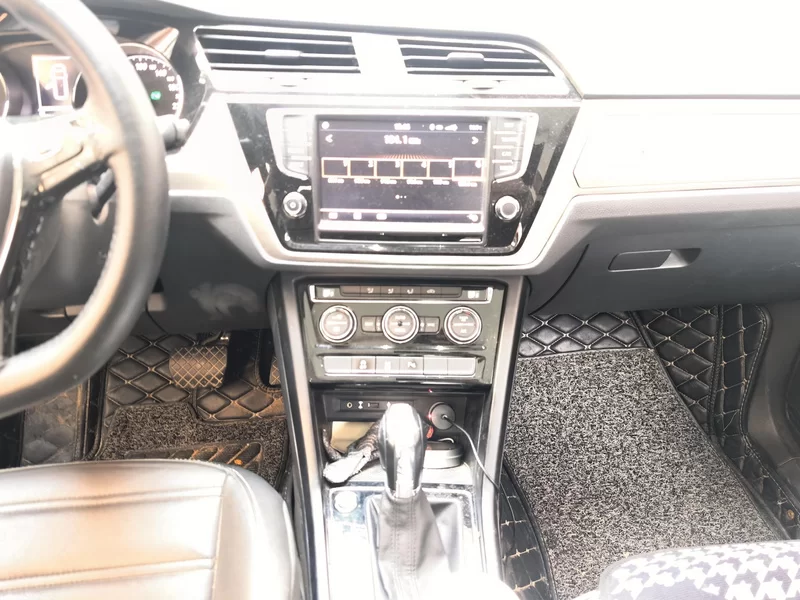 Volkswagen Touran 2018 car image #14