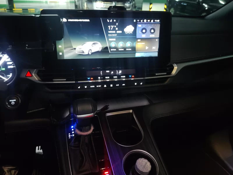 Toyota Sienna 2024 #14 Toyota Sienna 2024 car image #14