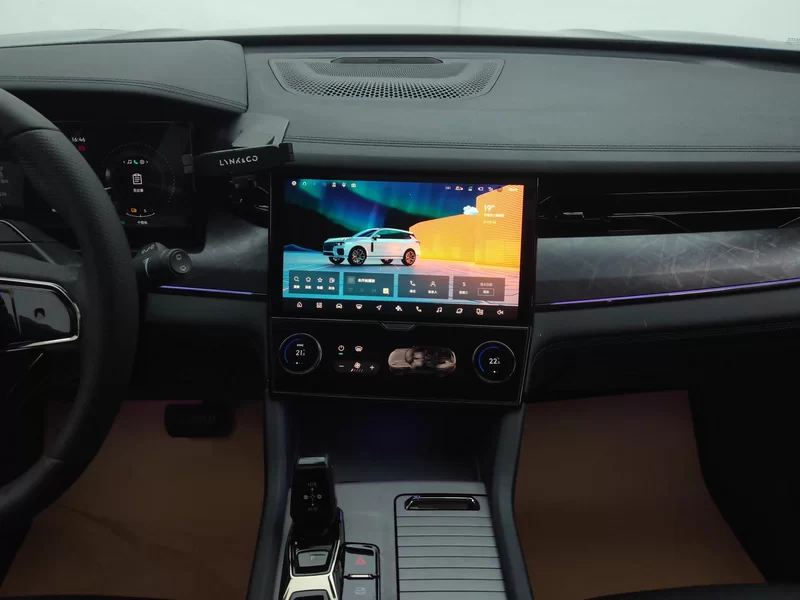 Lynk & Co 09 EM-P 2022 car image #14
