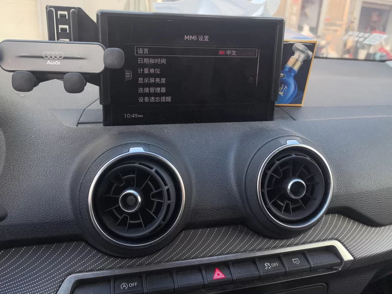 Audi Q2L 2019 car image #14