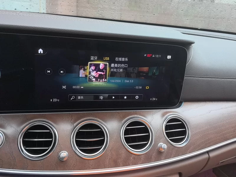 Mercedes-Benz E Class New Energy 2023 car image #14