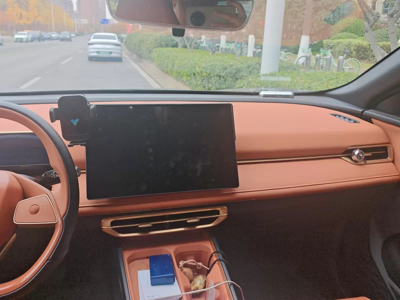 哪吒汽车 哪吒X 2024 汽车图片 #14