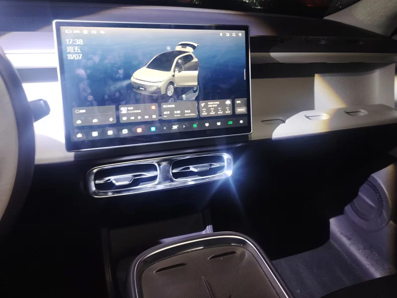 零跑汽车 零跑B10 2025 汽车图片 #14