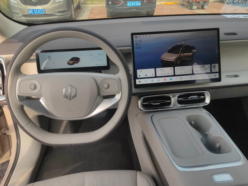 零跑汽车 零跑B01 2025 汽车图片 #14