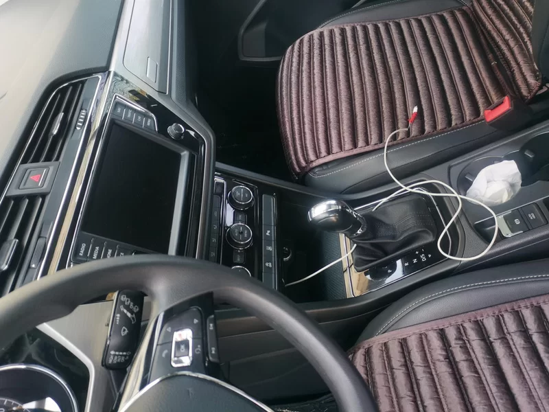 Volkswagen Touran 2018 car image #14