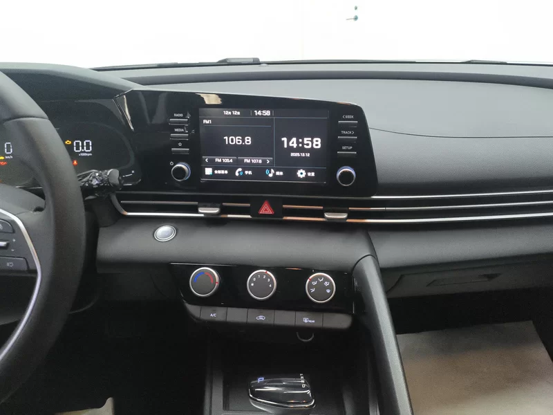 Hyundai Elantra 2023 #14 Hyundai Elantra 2023 car image #14