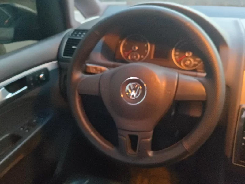 Volkswagen Touran 2015 car image #14